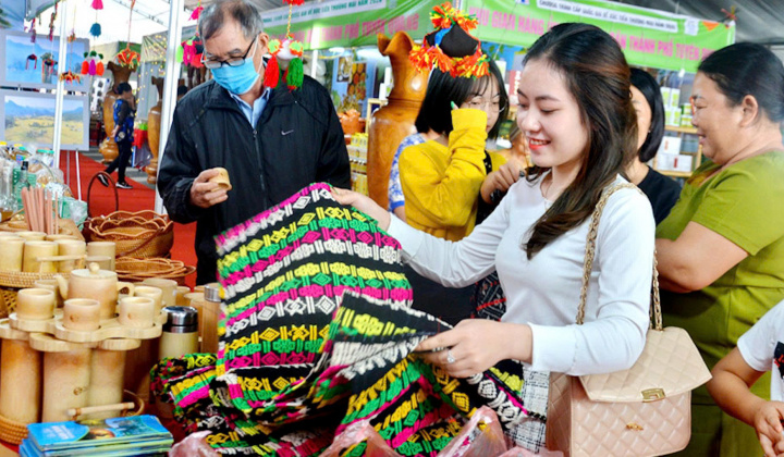 Xúc tiến thương mại thúc đẩy tiêu thụ đặc sản đồng bào dân tộc thiểu số, miền núi