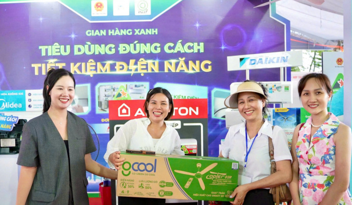 Gian hàng Xanh: Tiêu dùng đúng cách - Tiết kiệm điện năng