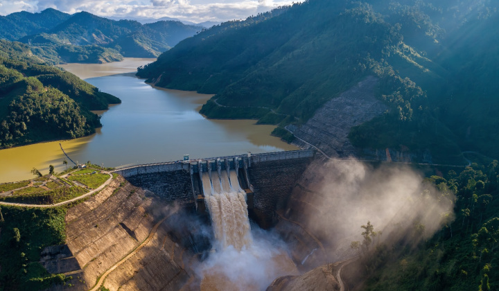 Ứng phó với mưa lớn, Thủy điện A Vương, Sông Bung đảm bảo an toàn công trình và hạ du