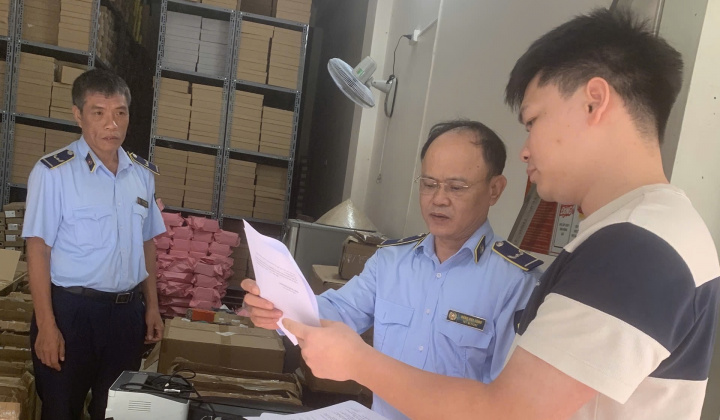 Cảnh báo buôn lậu, hàng giả gia tăng: Hà Nội tăng cường kiểm tra, khởi tố nhiều vụ nghiêm trọng