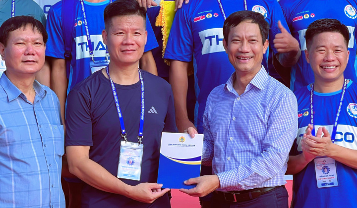 Đội bóng Công đoàn Công Thương Việt Nam tham dự khai mạc Giải bóng đá công nhân, viên chức Việt Nam 2025