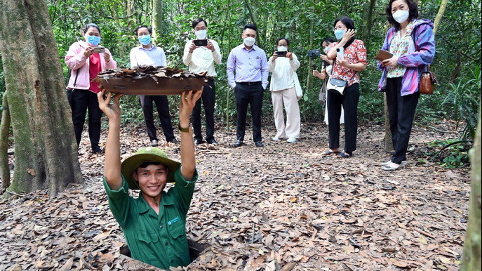 Tác động của “Tourism Storytelling” đến giá trị thương hiệu và hành vi khách hàng tại Khu di tích lịch sử Địa đạo Củ Chi