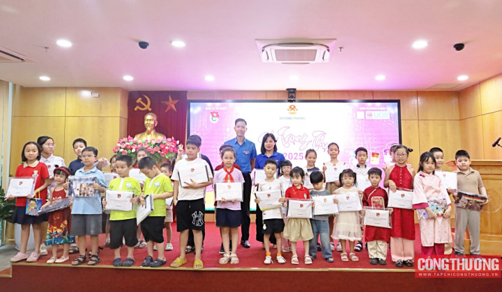 Đoàn Thanh niên Bộ Công Thương mang "Tết Trung thu" đến với thiếu nhi