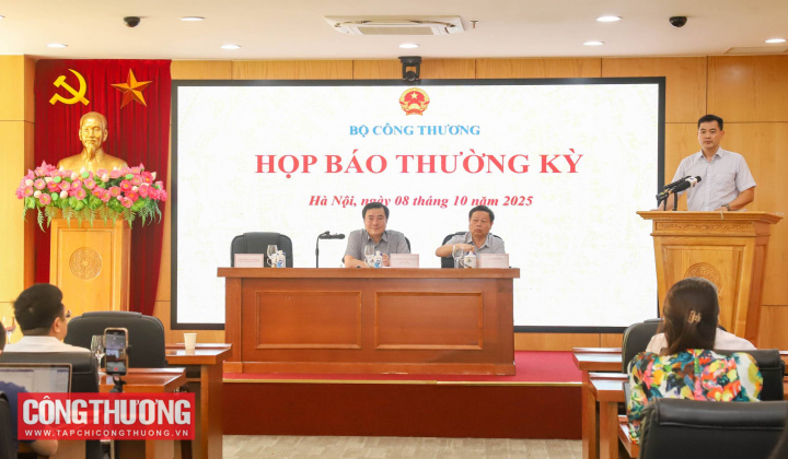 Sản xuất công nghiệp tăng mạnh trên diện rộng, xuất nhập khẩu hướng đến mức kỷ lục 900 tỷ USD