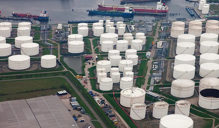 Giá xăng dầu hôm nay 8/10: Lo ngại dư cung lắng xuống