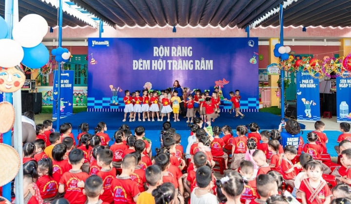 Vinamilk thắp sáng mùa Trung thu, gửi trọn yêu thương đến trẻ em cả nước