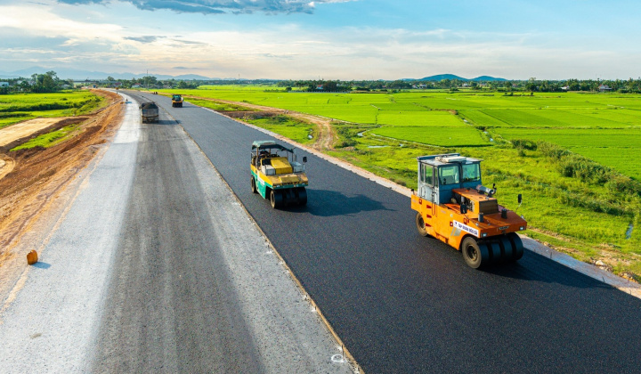 Đẩy nhanh tiến độ 4 dự án cao tốc trọng điểm Bắc - Nam