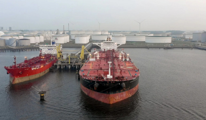 Giá xăng dầu hôm nay 15/11: Thị trường mất hơn 2% nguồn cung toàn cầu, giá bật tăng