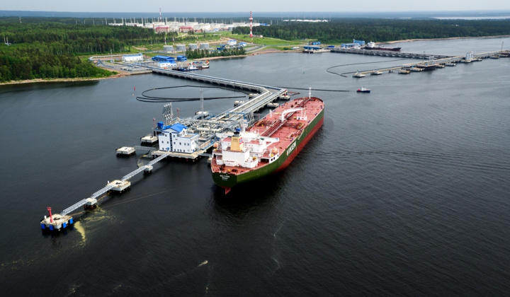 Giá xăng dầu hôm nay 17/11: Cảng xuất dầu lớn tại Nga nối lại hoạt động