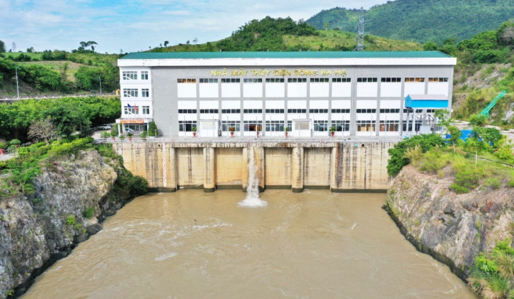 Thủy điện Sông Ba Hạ khẩn trương vận hành điều tiết nước qua tràn đúng quy trình