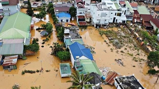 Bảo đảm nguồn cung hàng hóa thiết yếu tại các vùng đang bị cô lập do mưa lũ