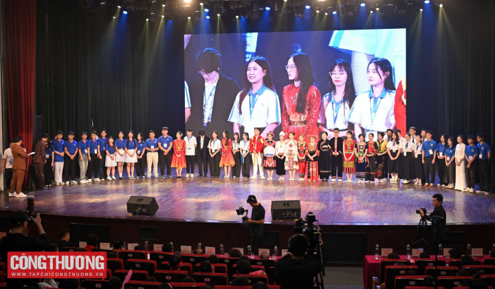 [ĐANG DIỄN RA] Vòng Chung kết Cuộc thi "Tìm hiểu pháp luật về sử dụng năng lượng tiết kiệm và hiệu quả"