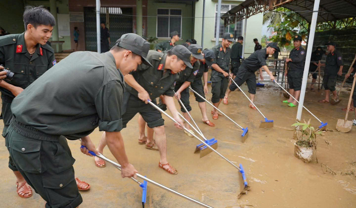 Tập trung khắc phục hậu quả, khôi phục sản xuất kinh doanh, ổn định đời sống Nhân dân sau mưa lũ