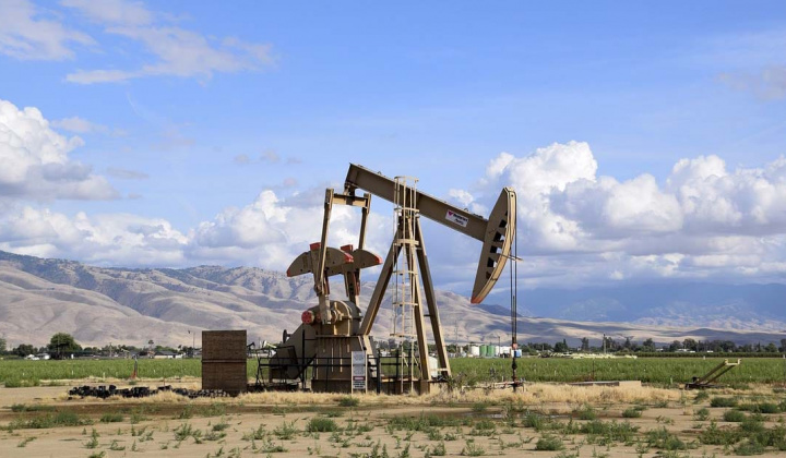 Giá xăng dầu hôm nay 24/11: Neo ở mức thấp nhất trong một tháng