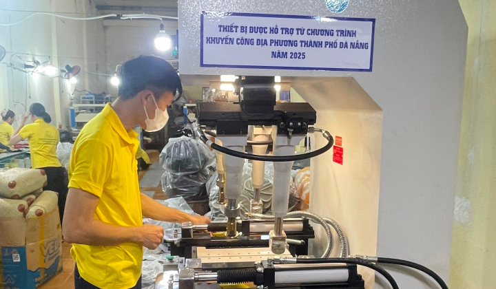 Khuyến công tiếp sức Hương Quế hoàn thiện dây chuyền sản xuất dép sinh thái xuất khẩu