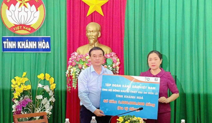 Petrolimex ủng hộ 3 tỷ đồng giúp đỡ nhân dân tỉnh Khánh Hòa khắc phục hậu quả mưa lũ