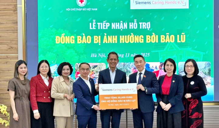 Siemens Caring Hands quyên góp 30.000 EUR hỗ trợ khắc phục hậu quả lũ lụt và sạt lở đất tại Việt Nam