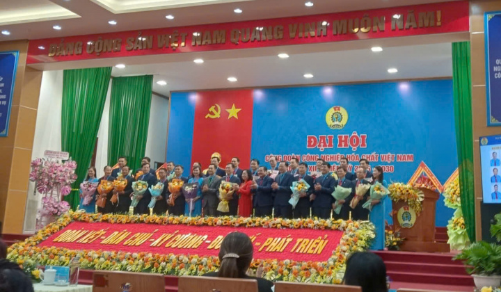 Công đoàn Hóa chất: Đồng hành đổi mới, kiến tạo phát triển bền vững