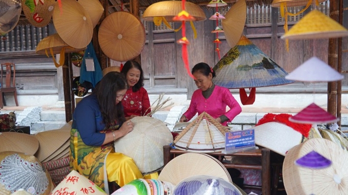 "Hội tụ di sản" làng nghề cố đô tại Văn Miếu - Quốc Tử Giám