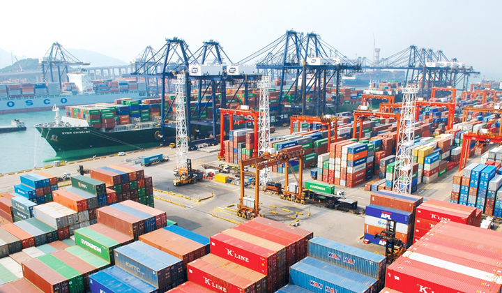 Xuất nhập khẩu hàng hóa vượt 760 tỷ USD, xuất siêu gần 20 tỷ USD