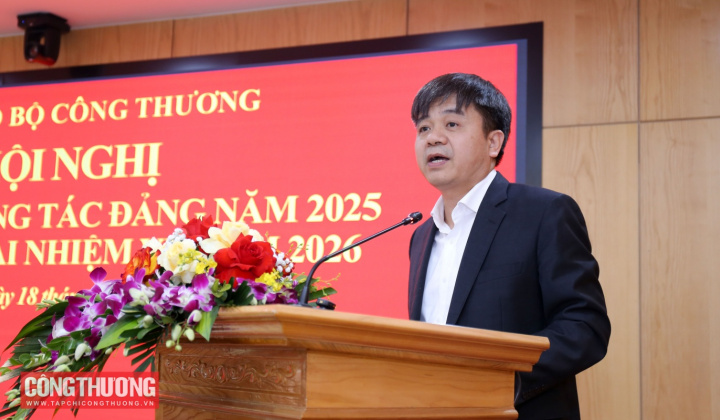 Xây dựng đội ngũ cán bộ ngành Công Thương có bản lĩnh chính trị vững vàng, trình độ chuyên môn sâu, kỹ năng quản lý hiện đại