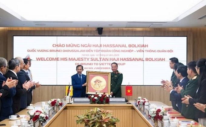 Quốc vương Brunei thăm và làm việc tại Tập đoàn Viettel