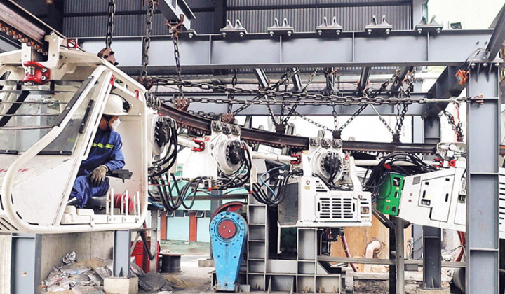 Than Thống Nhất lắp đặt hệ thống tời cáp chở người tại các tuyến lò mức -35