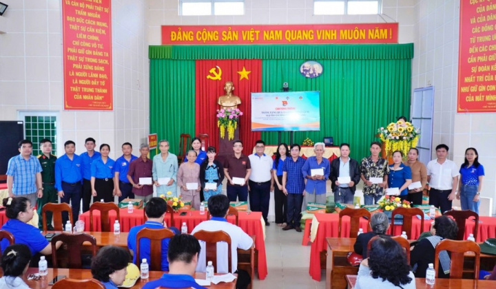 Đoàn thanh niên EVNGENCO2 tri ân gia đình chính sách, người có công với cách mạng tại Vĩnh Long