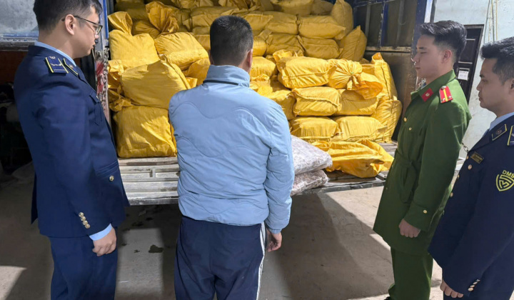 Phát hiện, tạm giữ gần 12 tấn chân gà đông lạnh không rõ nguồn gốc tại Cao Bằng