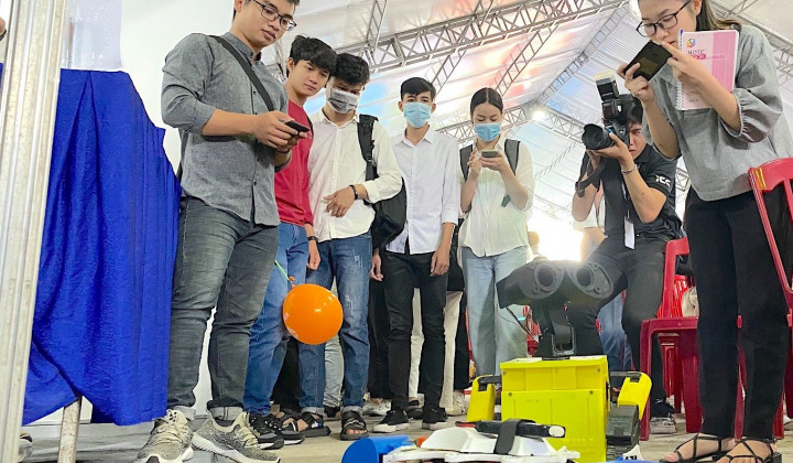 Nhân tố ảnh hưởng đến ý định khởi nghiệp của sinh viên: Trường hợp sinh viên học các chương trình quốc tế tại khu vực Tp. Hồ Chí Minh