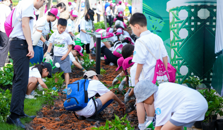 AEON Việt Nam 3 năm liên tiếp vào Top 3 Doanh nghiệp Bền vững ngành Thương mại - Dịch vụ