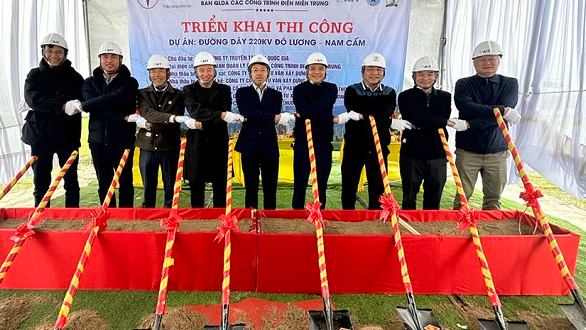 Triển khai thi công Dự án đường dây 220kV Đô Lương - Nam Cấm