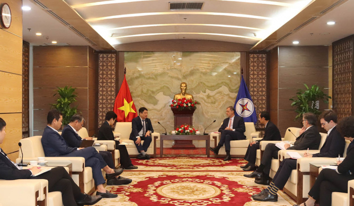 EVN tiếp và làm việc với Đại sứ Pháp tại Việt Nam