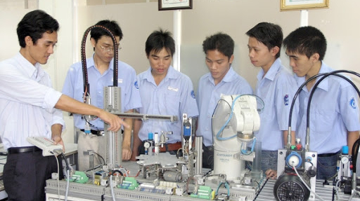 Tác động của vốn tâm lý đến động lực làm việc tại Trường Trung cấp nghề Kỹ thuật Công nghệ Hùng Vương