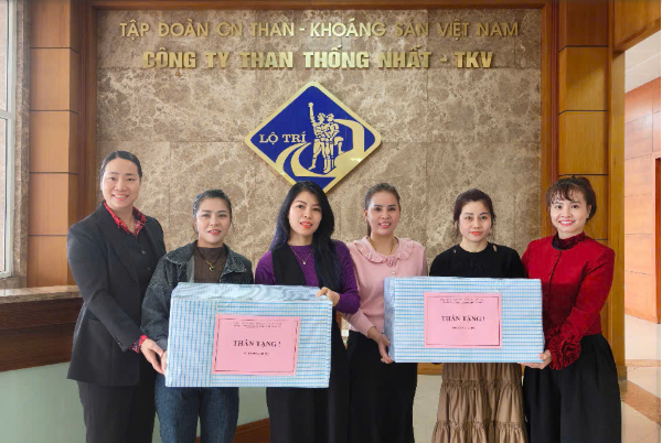 Than Thống Nhất: Lan tỏa yêu thương với chương trình "Tuần lễ áo dài 2025"
