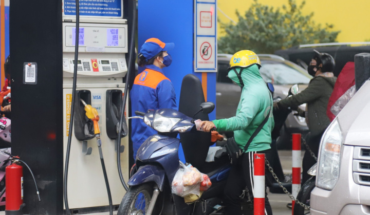 Giá xăng dầu hôm nay 27/2: Đồng loạt giảm, giá xăng E5RON92 vẫn giữ mức hơn 20.600 đồng/lít