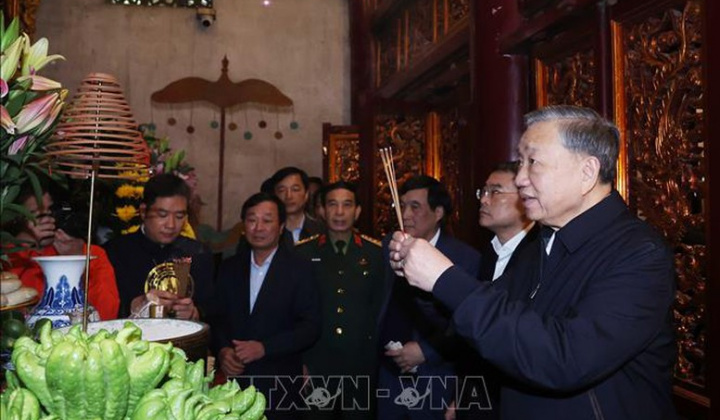 Tổng Bí thư Tô Lâm dâng hương tưởng niệm các Vua Hùng
