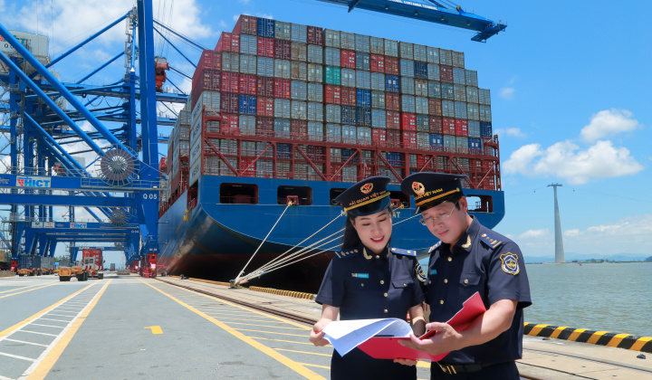 Xuất nhập khẩu tháng 2/2025 tăng 0,8%
