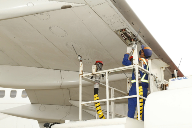 Petrolimex Aviation tái cung cấp nhiên liệu cho hãng hàng không Azur Air