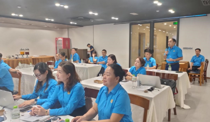 Công đoàn Thép Việt - Sing tham dự tập huấn về thỏa ước lao động, luật quy chế dân chủ ở cơ sở