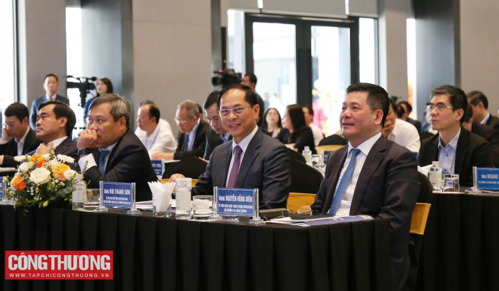 Phát triển công nghiệp hỗ trợ ngành cơ khí gắn với sản xuất, lắp ráp ô tô trong nước, phát triển hệ thống đường sắt