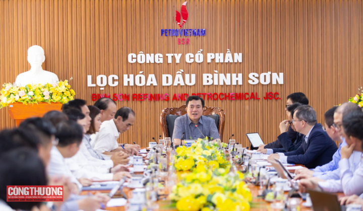 Thứ trưởng Nguyễn Sinh Nhật Tân làm việc tại Công ty Lọc Hóa dầu Bình Sơn