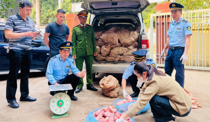 Lạng Sơn: Liên tục phát hiện số lượng lớn chân gà, móng gò đông lạnh không rõ nguồn gốc