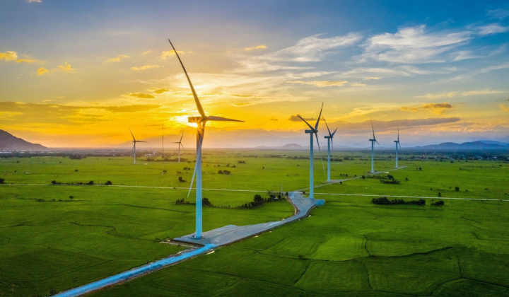 Ưu tiên huy động điện năng lượng tái tạo có lắp đặt hệ thống lưu trữ và có đấu nối với hệ thống điện quốc gia vào giờ cao điểm