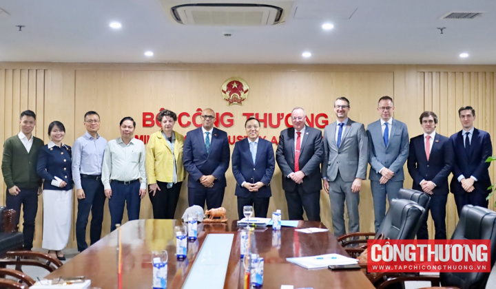 Bộ Công Thương làm việc với Đại sứ CHLB Đức tại Việt Nam và Tập đoàn PNE về phát triển điện gió
