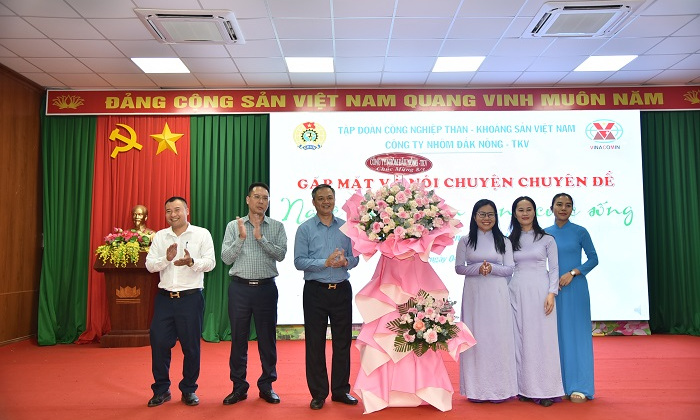 Nhôm Đắk  Nông tổ chức gặp mặt lao động nữ nhân Kỷ niệm 115 năm ngày Quốc tế phụ nữ