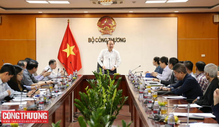 Thị trường trong nước ổn định, nguồn cung mặt hàng thiết yếu được bảo đảm