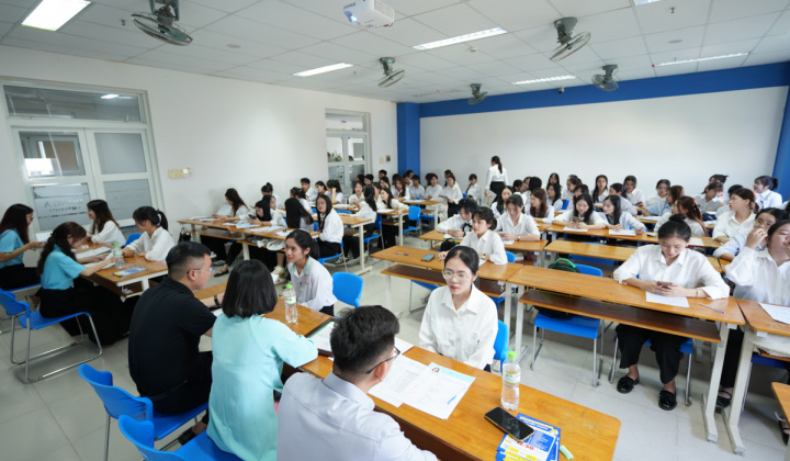 Trao hàng nghìn cơ hội đầu ra việc làm cho sinh viên Đại học Đông Á