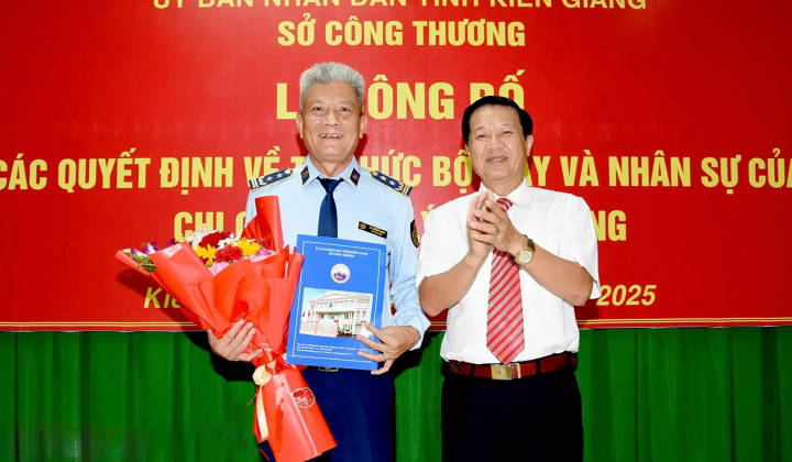 Công bố Quyết định tổ chức bộ máy và nhân sự của Chi cục Quản lý thị trường Kiên Giang
