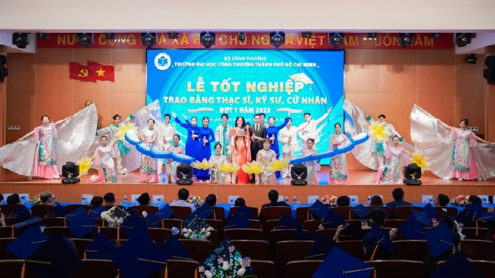 HUIT tổ chức Lễ Tốt nghiệp và Trao bằng thạc sĩ, kỹ sư, cử nhân đợt 1 năm 2025